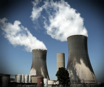 에너지를 생성하는 원자력 발전소.