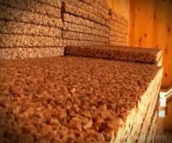 Cork เป็นฉนวนความร้อนตามธรรมชาติที่ใช้ในการก่อสร้าง