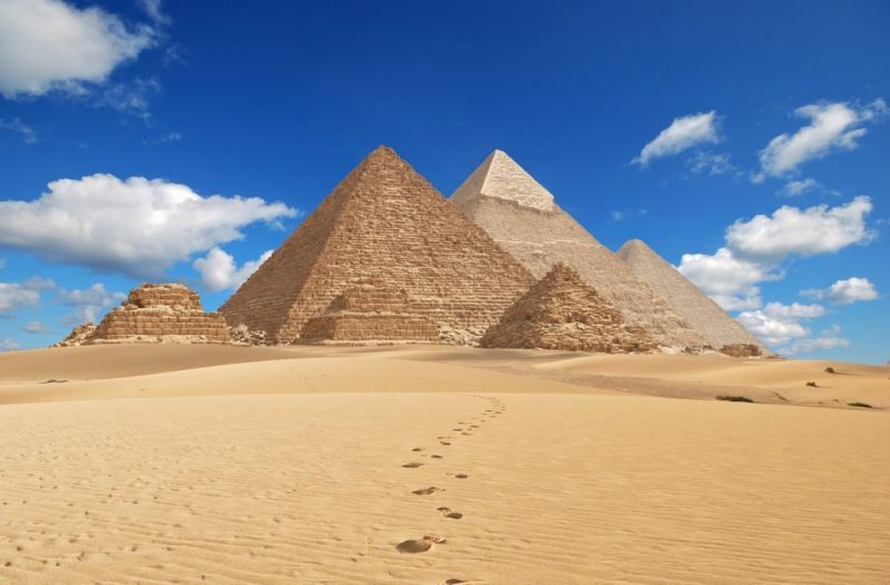pirâmides do Egito - paisagem artificial