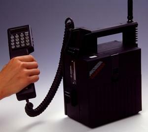 Kuva siitä, kuinka ensimmäiset matkapuhelimet olivat. Sanat ovat tarpeettomia.