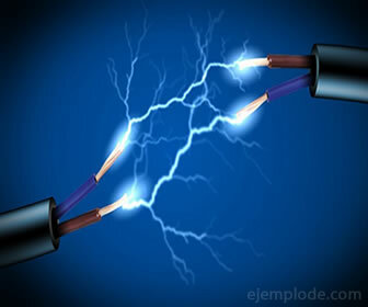 Elektrisk ledningsevne forekommer i faste stoffer som metaller