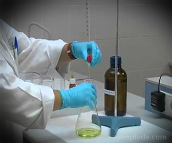 Titravimas Argentometrijos metodu, norint nustatyti chloridus vandenyje