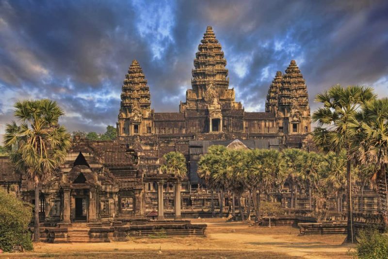 angkor wat v kambodži - náboženská krajina