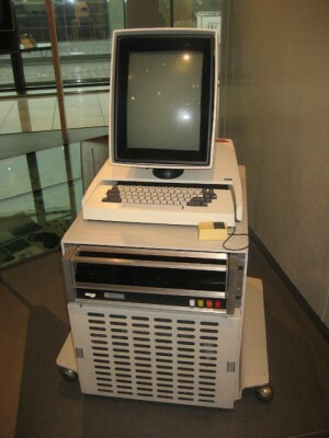 The Xrox Alto in addition to having a toolbar and working with a graphical interface. The design is very typical xerox copier. The monitor is not upside down, it was designed to view documents more comfortably.